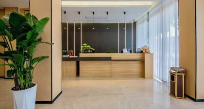 Senlan Hotel (Zhongxiang Bus Station Branch)