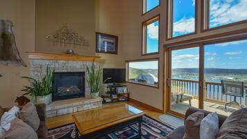 House, Multiple Beds, Hot Tub, Mountain View | Living room | 40-inch TV with cable channels, fireplace