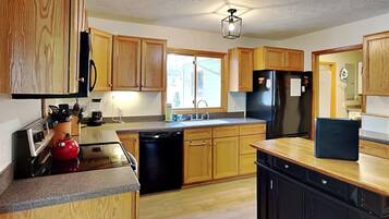 House (4 Bedrooms) | Property amenity