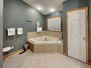 House (5 Bedrooms) | Property amenity - American Pride by Taylor Made Deep Creek (Oakland)