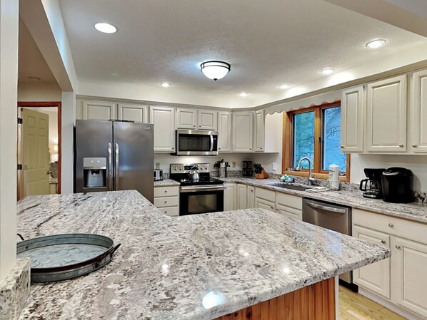 House (5 Bedrooms) | Property amenity - American Pride by Taylor Made Deep Creek (Oakland)