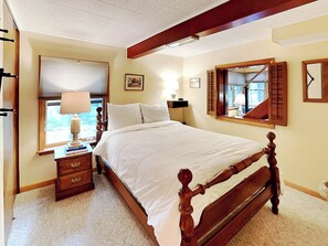 House, Multiple Beds, Hot Tub | 3 bedrooms, free WiFi, bed sheets