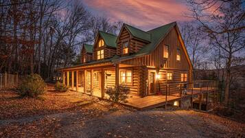 House (5 Bedrooms) | Exterior