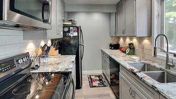 House (3 Bedrooms) | Property amenity