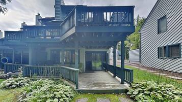 House (3 Bedrooms) | Property amenity