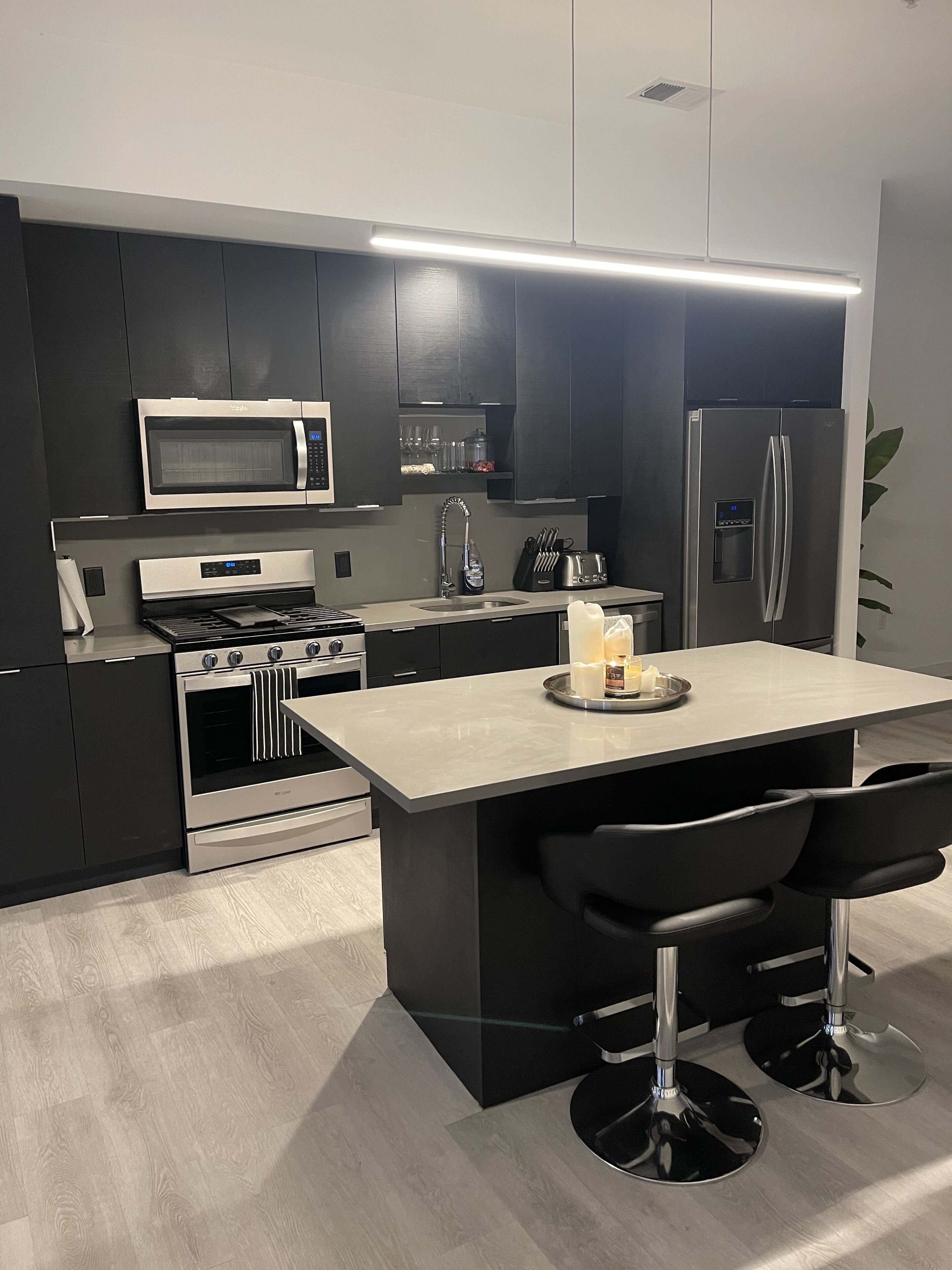 Modern condo in the city.. ten minutes away from Lenox mall and perimeter mall 