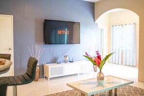 Interior - TGE: Modern 7bd-8bt - private chef- Pool (Sandy Bay)