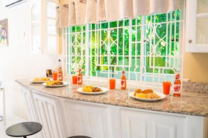 Dining - TGE: Modern 7bd-8bt - private chef- Pool (Sandy Bay)