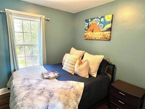2 habitaciones, tabla de planchar con plancha, wifi y ropa de cama