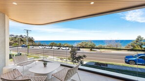 Outdoor dining - Coolum First Bay 121 (Coolum Beach)