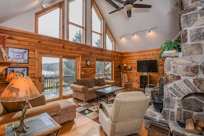 House, Multiple Beds, Hot Tub | Living room | 40-inch TV with cable channels, fireplace