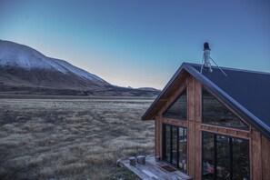 Exterior - Secluded Rustic Cabin near Twizel (Ben Ohau)