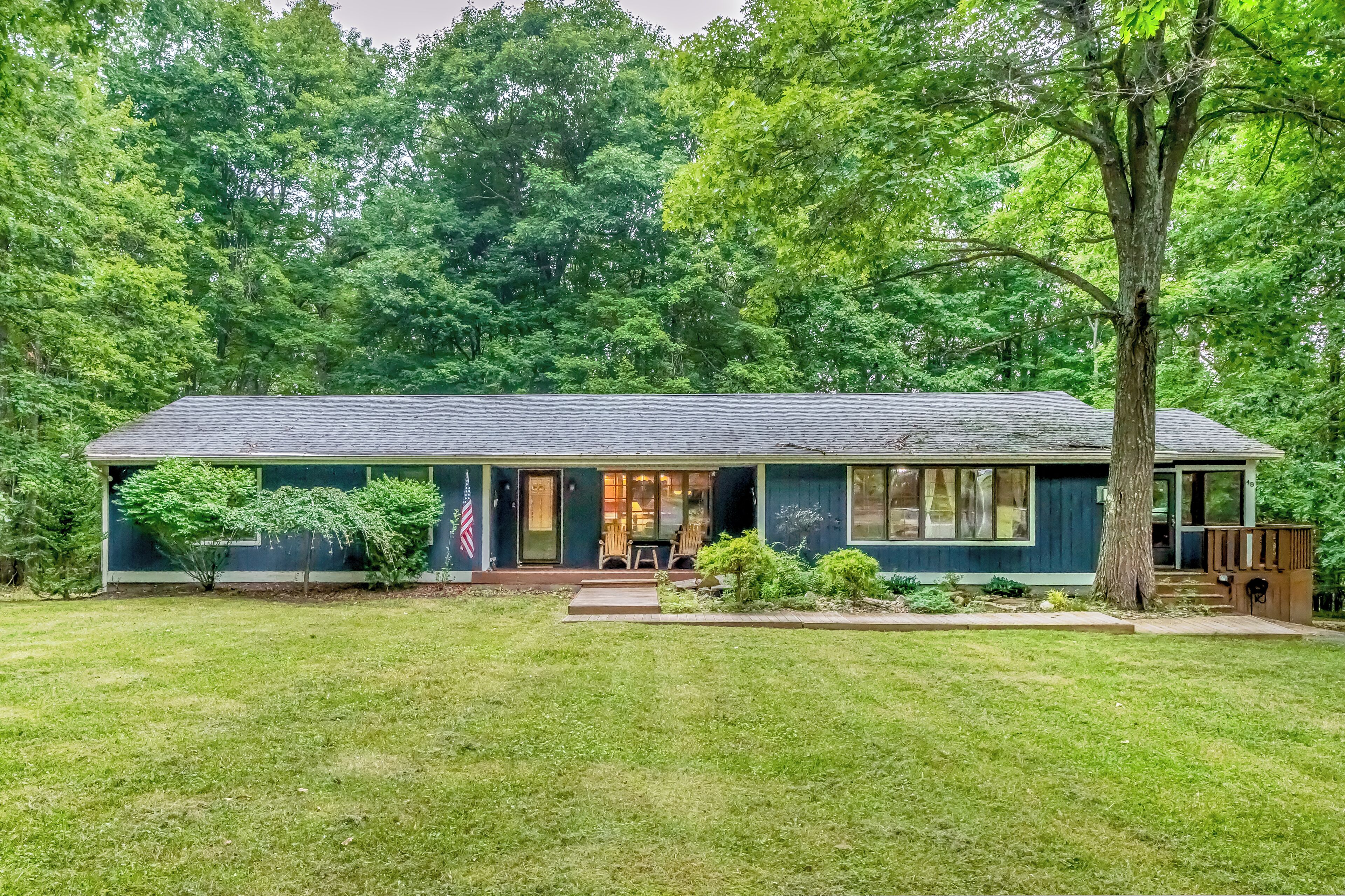 House (3 Bedrooms) | Exterior