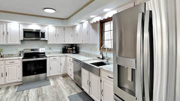 House (3 Bedrooms) | Property amenity