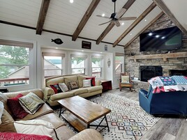 House (3 Bedrooms) | Property amenity