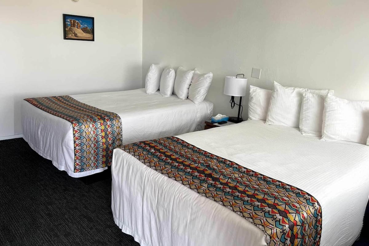 Cortines opaques, wifi gratuïta i roba de llit