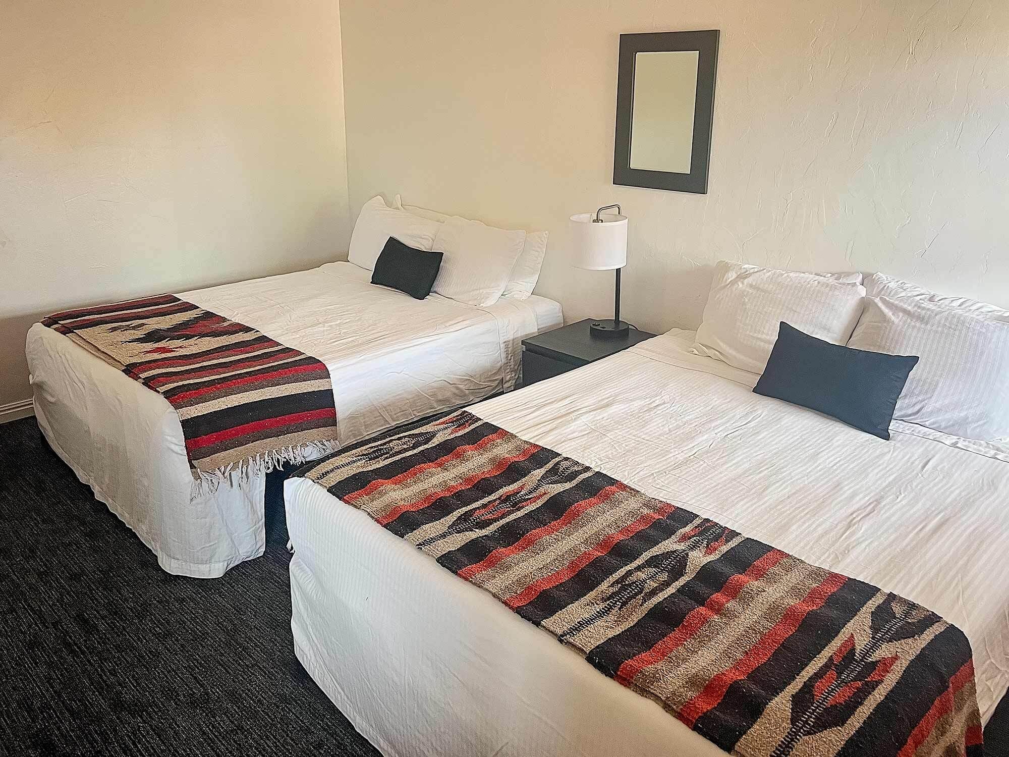 Habitació doble | Cortines opaques, wifi gratuïta i roba de llit 