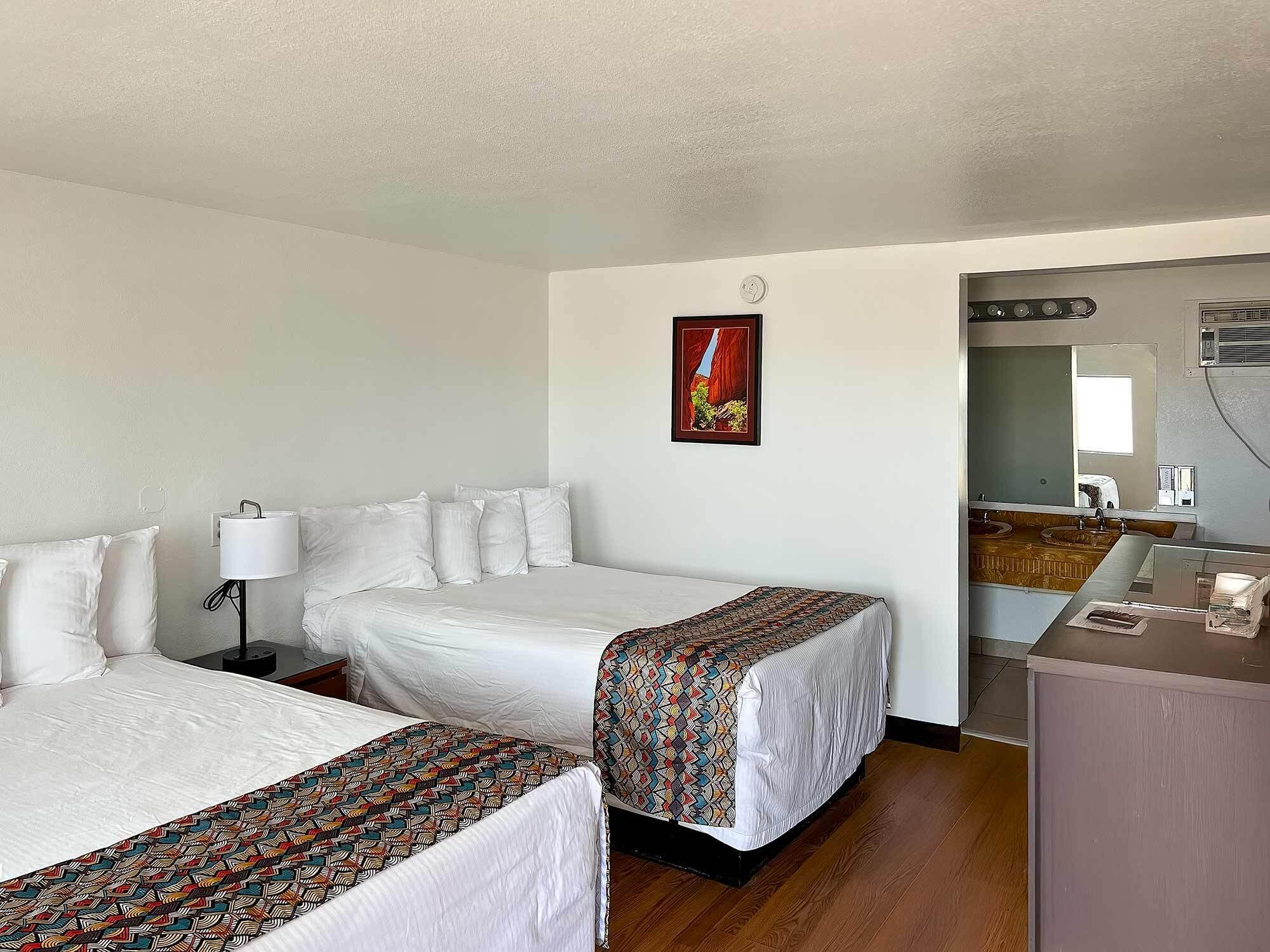 Habitació doble bàsica | Cortines opaques, wifi gratuïta i roba de llit 