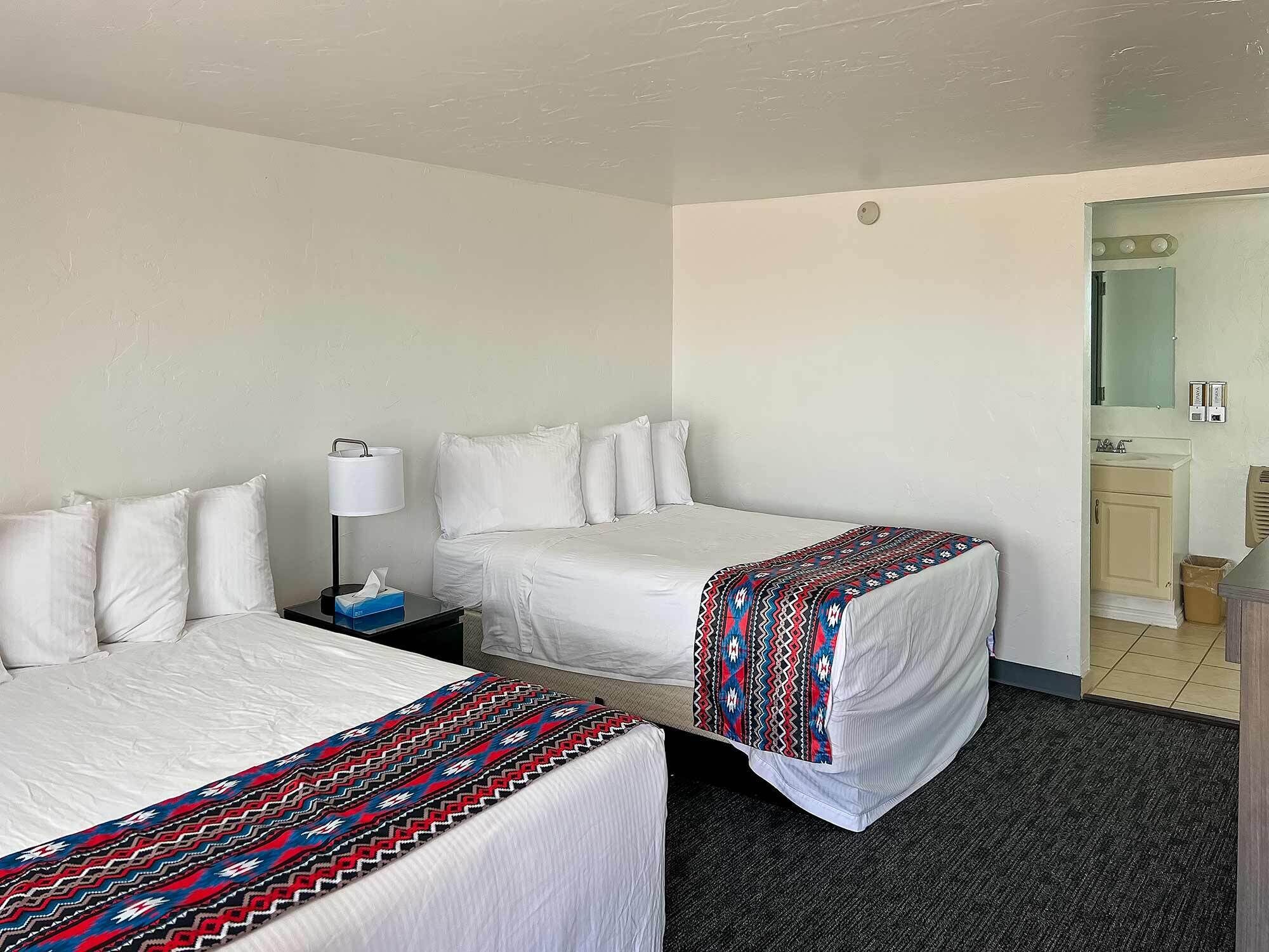 Habitació doble bàsica | Cortines opaques, wifi gratuïta i roba de llit 