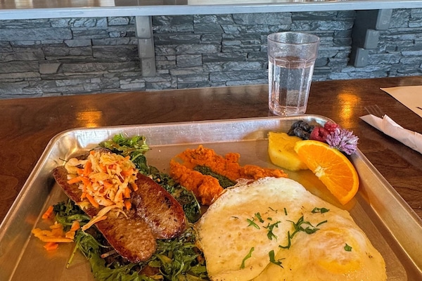 Breakfast, lunch, brunch served; American cuisine, garden views