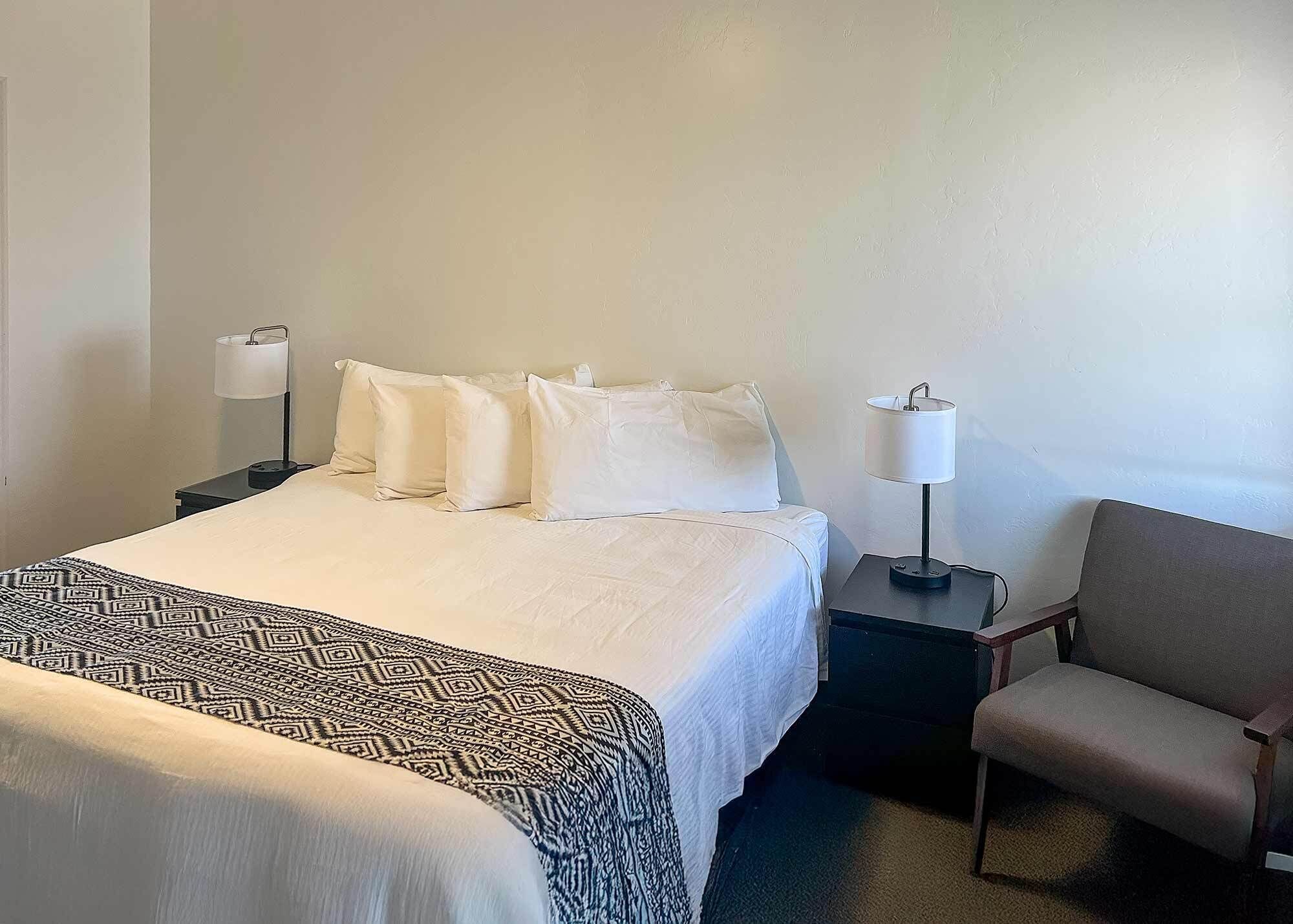 Habitació individual | Cortines opaques, wifi gratuïta i roba de llit 