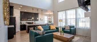 Family Gathering Place 6 BD Home Hot Tub sleeps 12