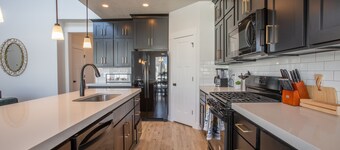 Family Gathering Place 6 BD Home Hot Tub sleeps 12