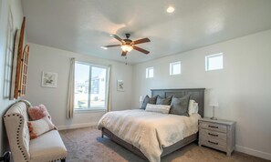6 bedrooms, desk, iron/ironing board, travel crib