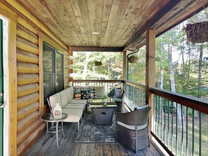 Property amenity - Bear Paws by Taylor Made Deep Creek (Oakland)