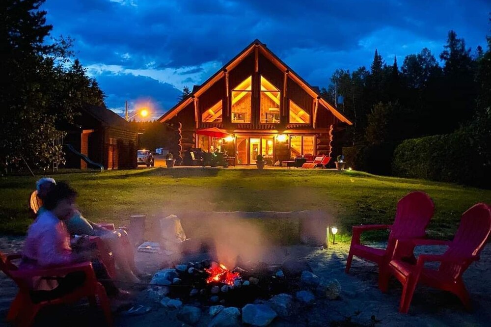 Le Jadanie Chalet - log chalet, beach front