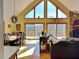 House (4 Bedrooms) | Property amenity