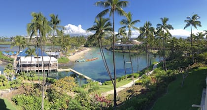 All in Japanese 🇯🇵 Located on the dry side of Waimea, the sunset and the wonderful sea view