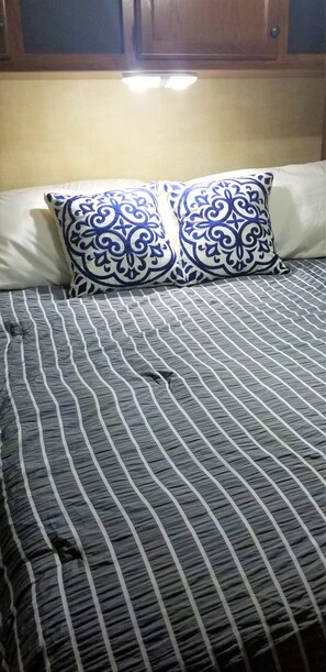 1 habitación, camas con efecto memoria y escritorio 