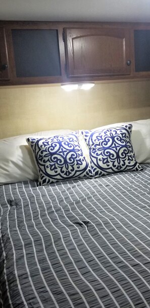 1 quarto, camas com colchões de espuma com sistema de memória