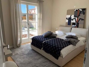 3 bedrooms, iron/ironing board, internet