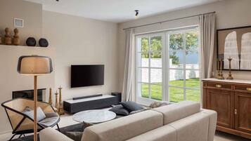 TV, fireplace, DVD player, stereo