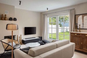 TV, fireplace, DVD player, stereo