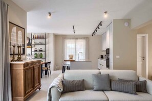 TV, fireplace, DVD player, stereo