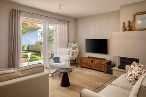 Televisio, takka, DVD-soitin, stereot