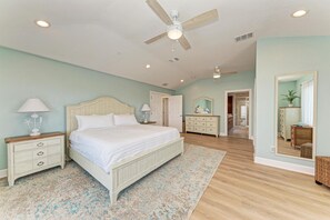 5 bedrooms, desk, iron/ironing board, travel crib