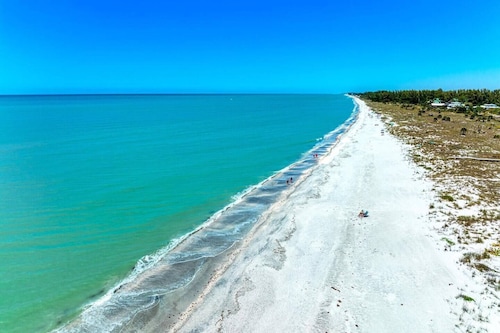 360* Views at "LGI Paradise" ~ Screened Porch w/ Hot Tub, Golf Cart included