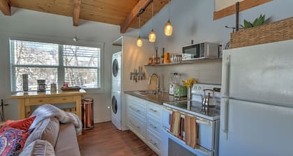 Bright Studio w/ Full Kitchen, Lg. Deck & Views, 2 Mi. to Downtown,10 Mi. to Ski