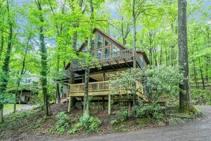House (5 Bedrooms) | Front of property - Bearadise Found by Taylor Made Deep Creek (Swanton)