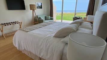 Deluxe Double Room, Ocean View, Beachside | Egyptian cotton sheets, premium bedding, down comforters, pillowtop beds