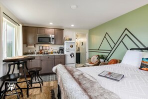 1 bedroom, desk, iron/ironing board, free WiFi