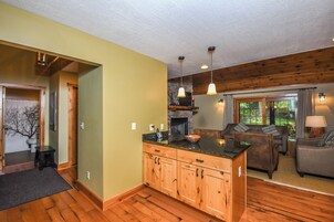 House (4 Bedrooms) | Property amenity