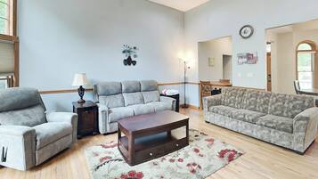 House (3 Bedrooms) | Property amenity