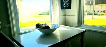 Apple Blossom Cottage // 2 Miles from Downtown ~ 10 Min to Mayo