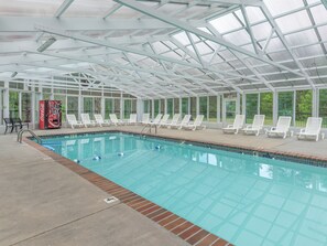 Indoor pool, outdoor pool - Mountain View 2 bedroom with a pool !!! (Pigeon Forge)