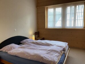 4 makuuhuonetta, ilmainen Wi-Fi, vuodevaatteet